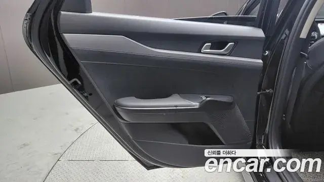 Kia K5 2023 — Photo 17/29
