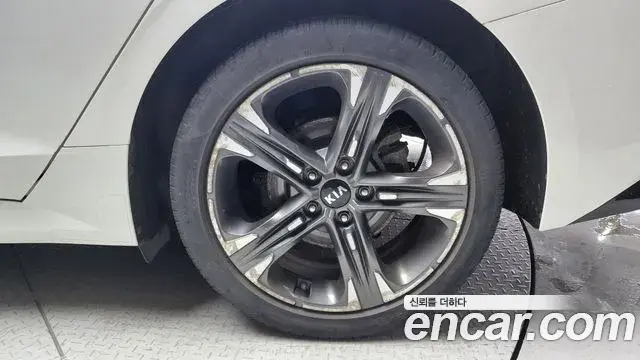 Kia K5 2021 — Şəkil 14/29
