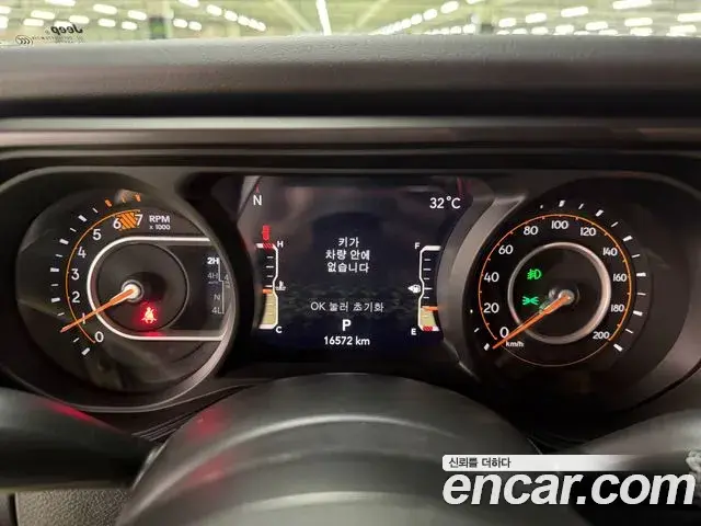 Jeep Wrangler 2024 — Фото 16/20