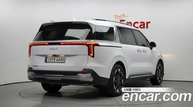 Kia Carnival 2024 — Фото 2/20