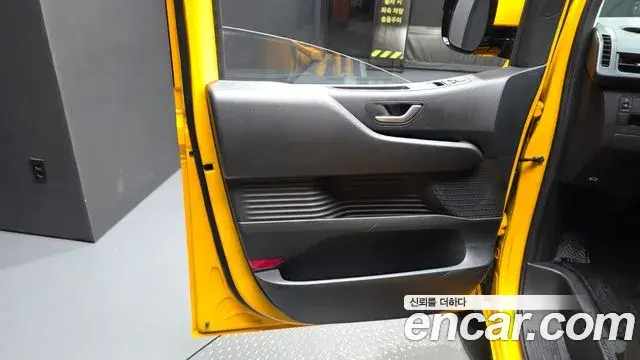 Hyundai Staria 2025 — ფოტო 18/33