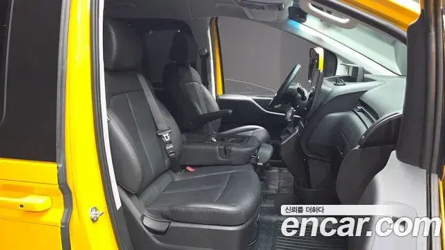 Hyundai Staria 2025 — ფოტო 4/33