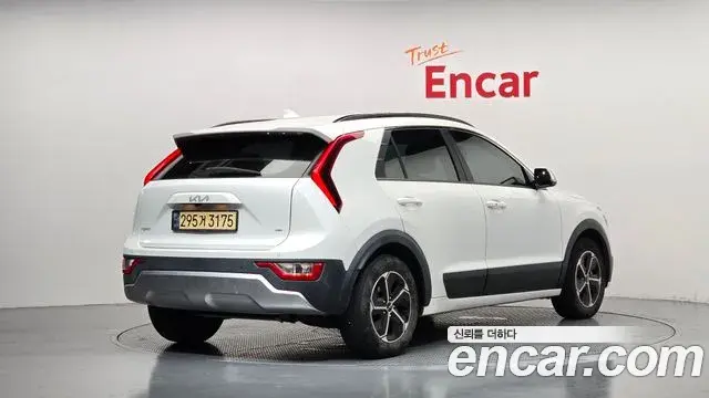 Kia Niro 2022 — Фото 2/20