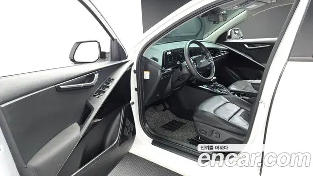 Kia Niro 2022 — Фото 10/20