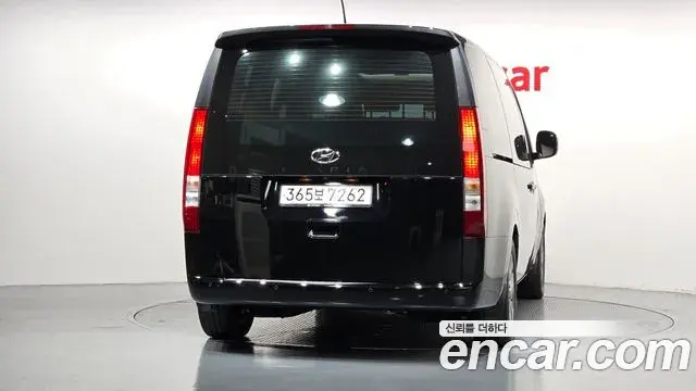 Hyundai Staria 2023 — Фото 4/20