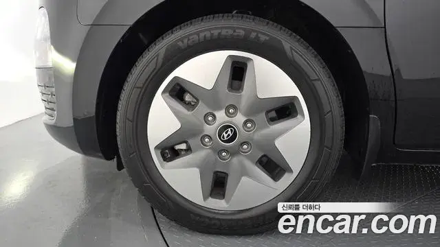 Hyundai Staria 2023 — Фото 5/20