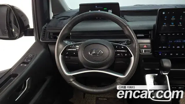 Hyundai Staria 2023 — Фото 13/20