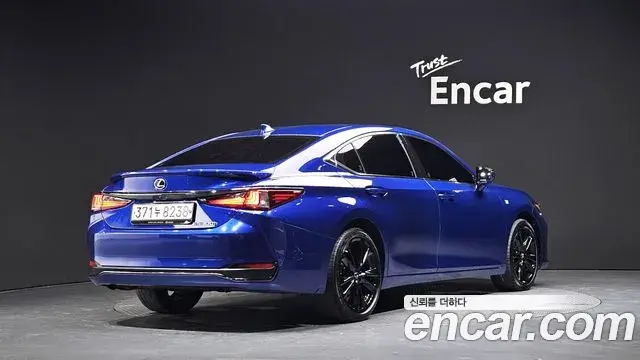 Lexus ES300h 2022 — Şəkil 1/30