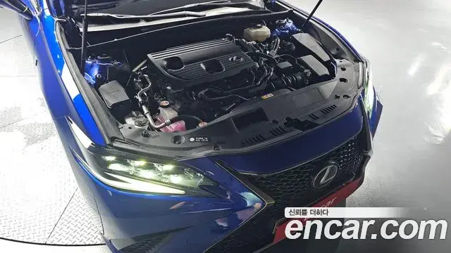 Lexus ES300h 2022 — Şəkil 26/30