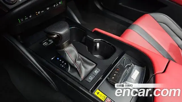 Lexus ES300h 2022 — Şəkil 13/30