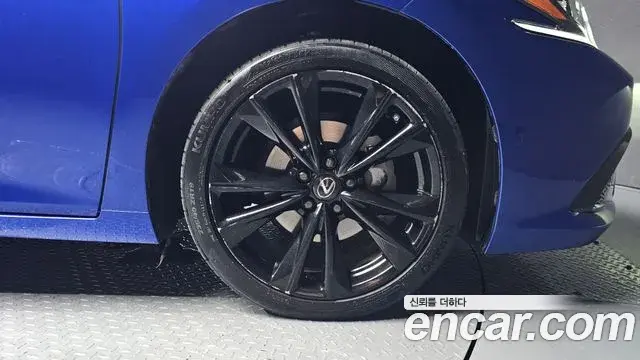 Lexus ES300h 2022 — Şəkil 24/30