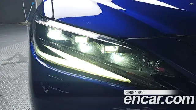 Lexus ES300h 2022 — Şəkil 25/30