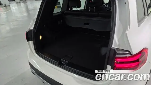 Mercedes-Benz GLB-Class 2026 — Photo 9/20