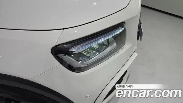 Mercedes-Benz GLB-Class 2026 — Photo 12/20