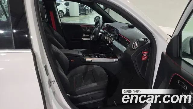 Mercedes-Benz GLB-Class 2026 — Photo 18/20