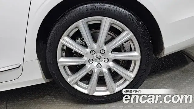 Volvo S90 2019 — Photo 32/32