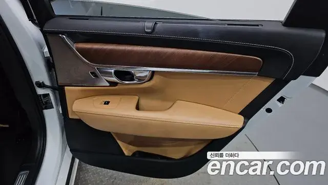 Volvo S90 2019 — Photo 23/32