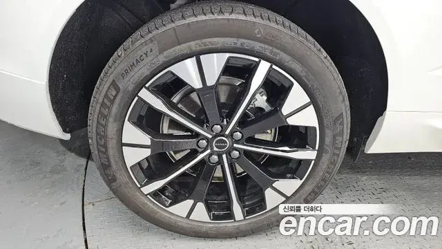 Volvo XC60 2025 — ფოტო 1/38