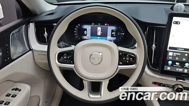 Volvo XC60 2025 — ფოტო 22/38