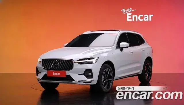Volvo XC60 2025 — ფოტო 28/38