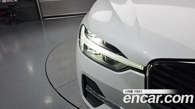 Volvo XC60 2025 — ფოტო 29/38
