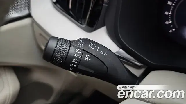 Volvo XC60 2025 — ფოტო 20/38