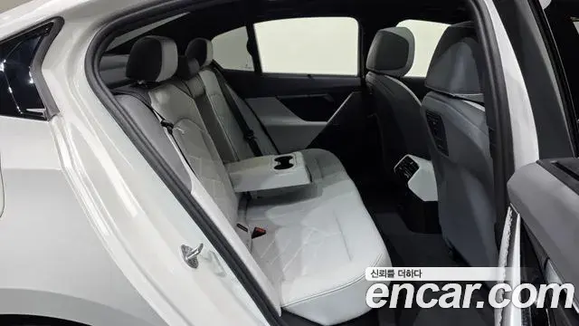 BMW 5 Series 2026 — Photo 13/20