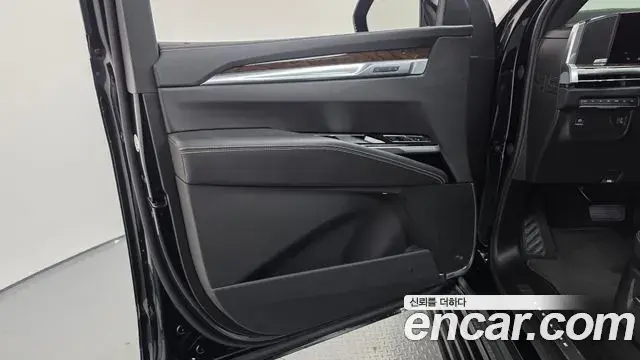 Cadillac Escalade 2025 — Photo 16/41