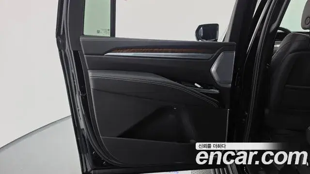 Cadillac Escalade 2025 — Photo 30/41