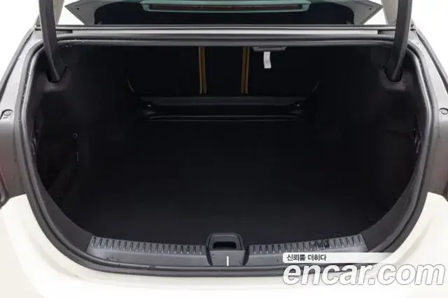 Mercedes-Benz E-Class 2025 — Фото 17/20