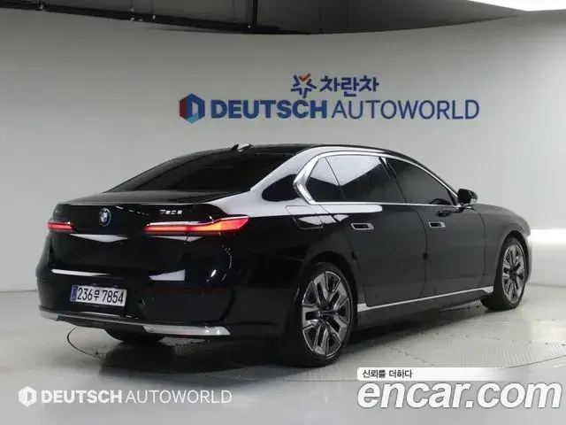 BMW 7 Series 2023 — Фото 1/20