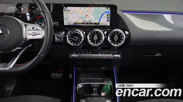 Mercedes-Benz GLA-Class 2023 — Фото 14/20