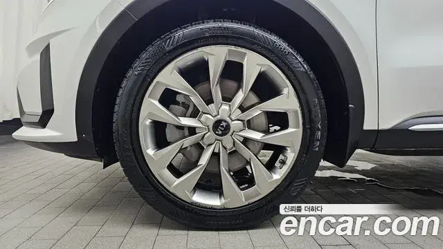Kia Sorento 2020 — Фото 5/20