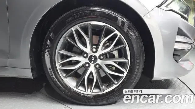 Kia K5 2022 — ფოტო 27/30