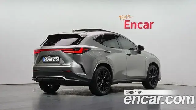 Lexus NX450h+ 2024 — Photo 2/37