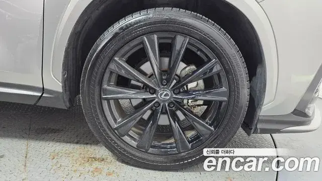 Lexus NX450h+ 2024 — Photo 22/37