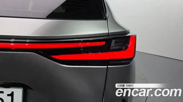 Lexus NX450h+ 2024 — Photo 25/37