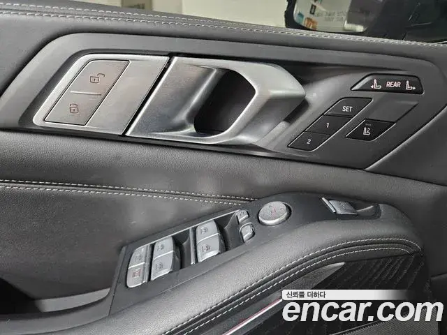 BMW X7 2021 — Photo 15/20