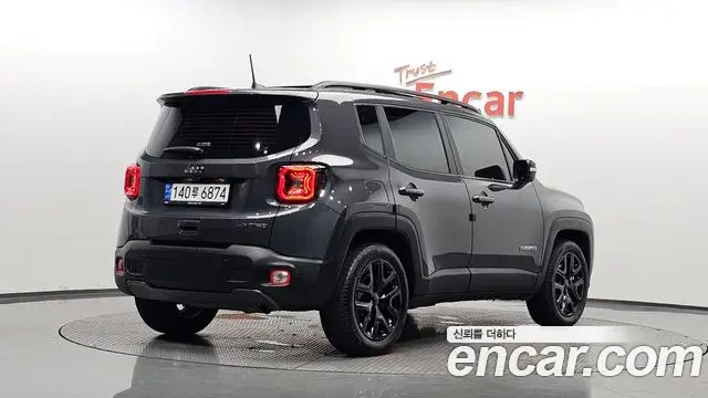 Jeep Renegade 2023 — Photo 18/38