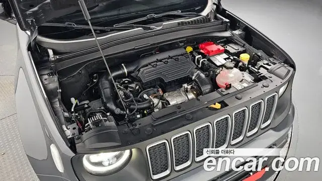 Jeep Renegade 2023 — Photo 27/38