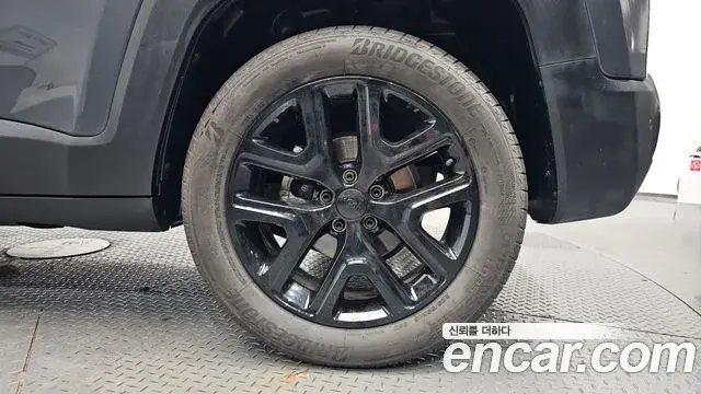 Jeep Renegade 2023 — Photo 14/38