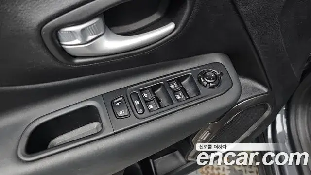 Jeep Renegade 2023 — Photo 13/38
