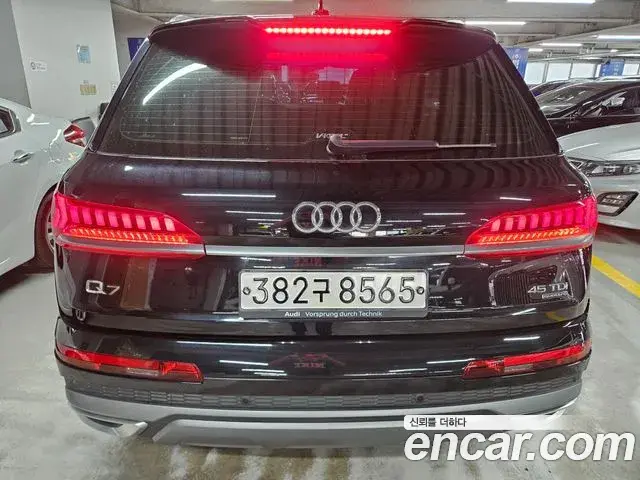 Audi Q7 2022 — Фото 4/20