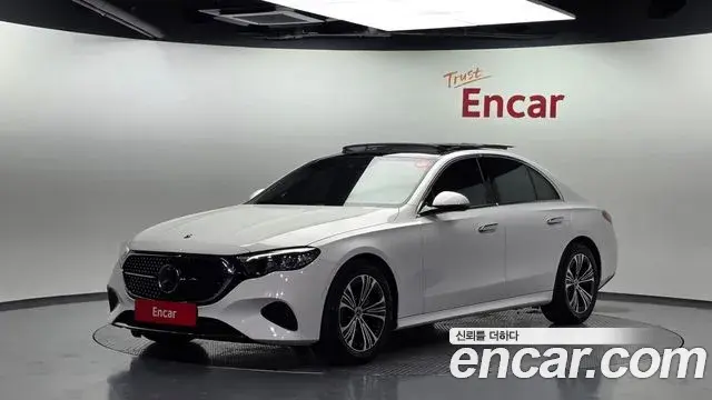 Mercedes-Benz E-Class 2024 — Photo 1/20