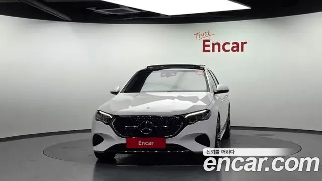 Mercedes-Benz E-Class 2024 — Photo 3/20