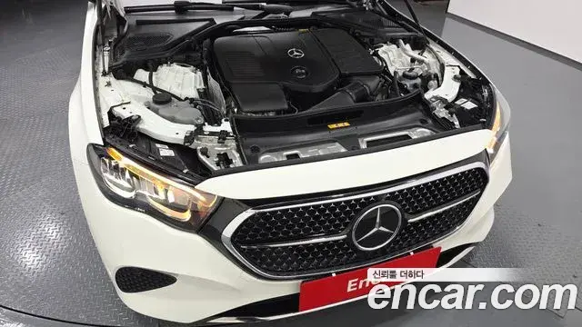Mercedes-Benz E-Class 2024 — Photo 6/20