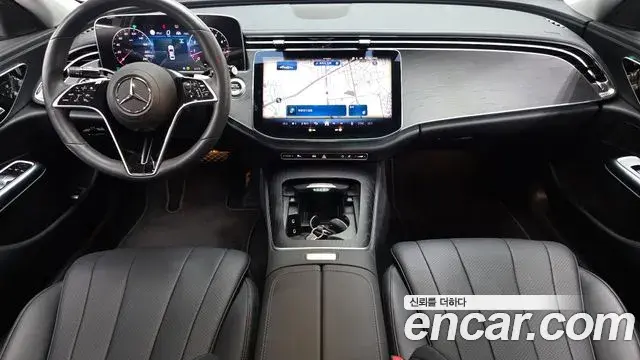Mercedes-Benz E-Class 2024 — Photo 7/20