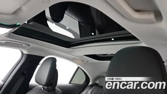 Mercedes-Benz E-Class 2024 — Photo 17/20