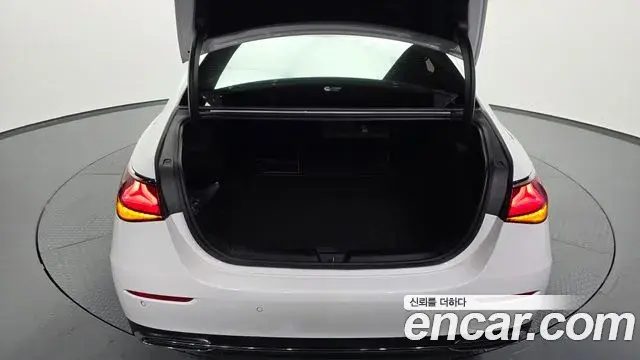 Mercedes-Benz E-Class 2024 — Photo 20/20