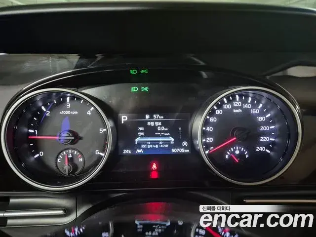 Kia Carnival 2021 — Фото 7/20